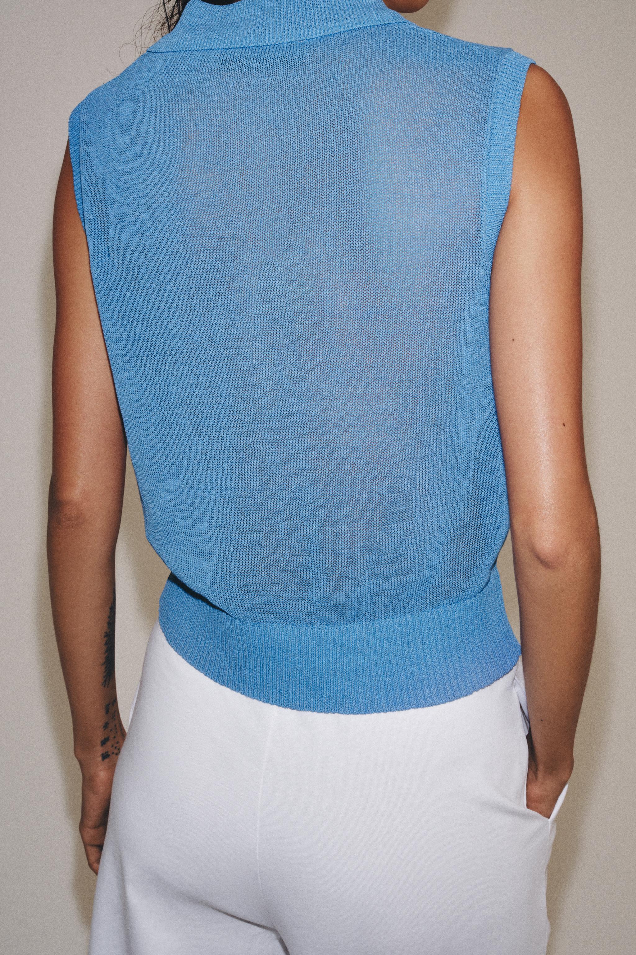 SLEEVELESS KNIT POLO